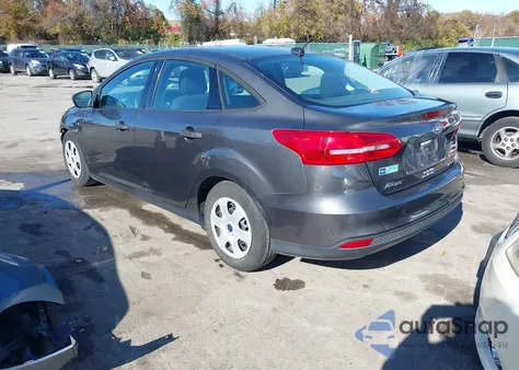 2015 Ford Focus S z USA, uszkodzony, nr VIN 1FADP3E28FL346027